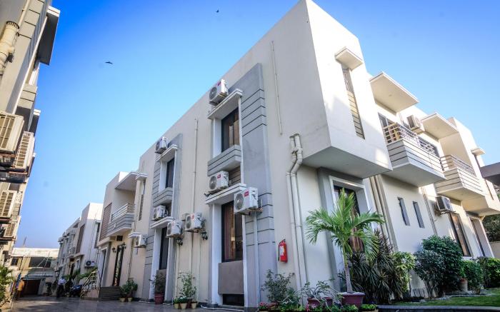 LOKAL Rooms x Shahrah-e-Faisal (PECHS)
