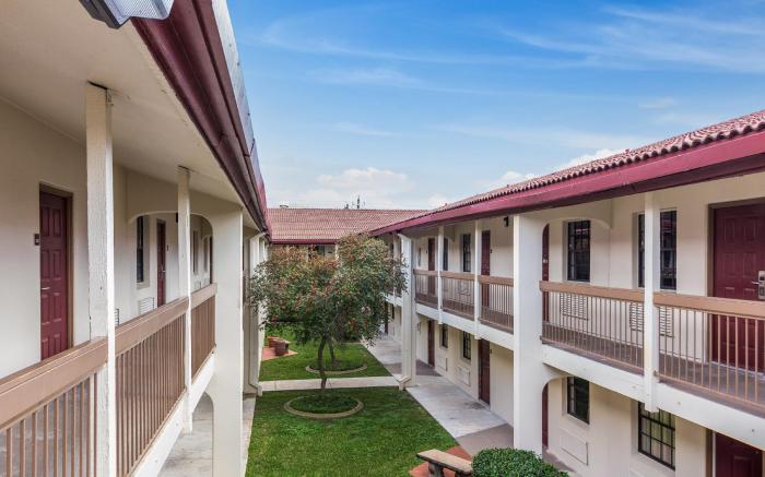 Red Roof Inn Houston East - I-10