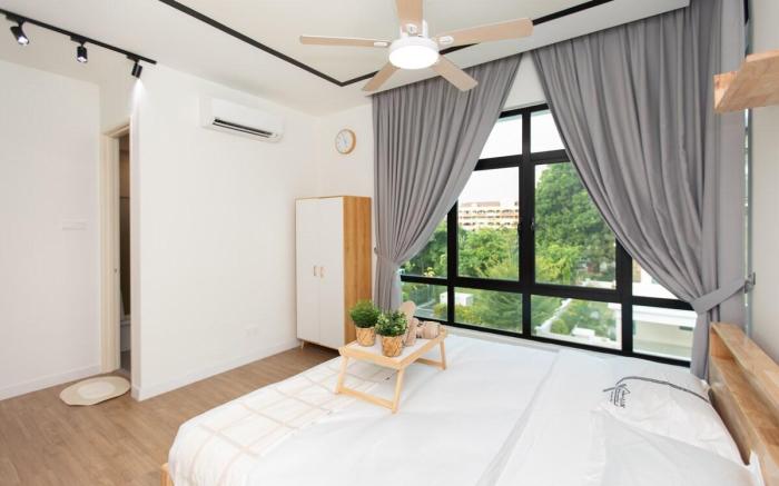 Muji Style 5BR Ferringhi Beach House 15Pax