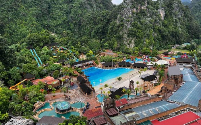 Onsen 2BR with Mountain & Lost World view