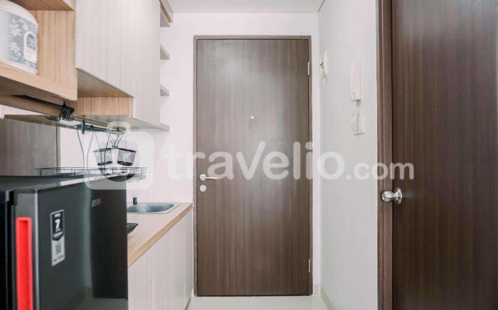 Enjoy Studio at Transpark Bintaro Apt By Travelio