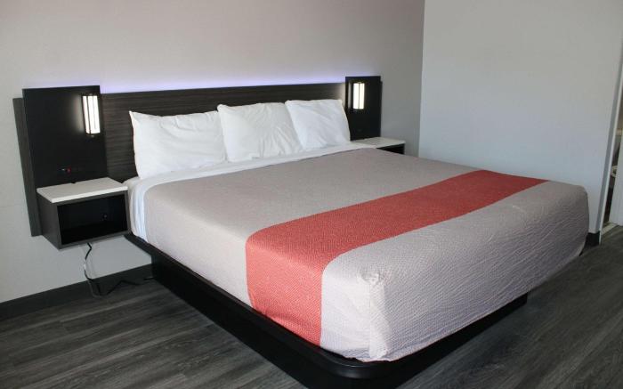 Clarion Pointe Decatur River City