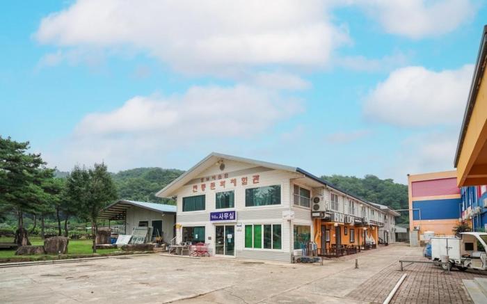 Seongbochon Youth Hostel