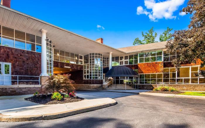 Best Western Plus The Inn and Suites at the Falls