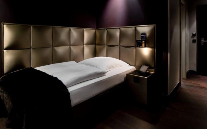 Roomers Frankfurt Central, Autograph Collection