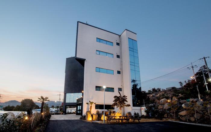 EDO fantastic ocean views, sunsets and sunrises.