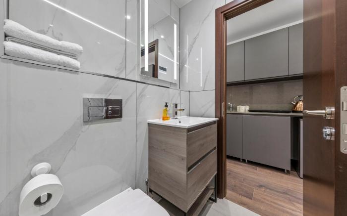 Modern Serviced Studio Flat Near Central London