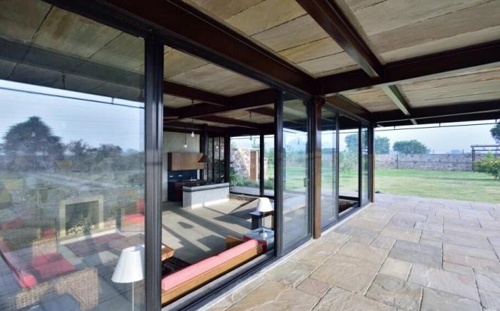 RajNikas Farm: Top-Rated Glass House with Pool