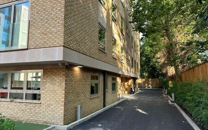 Kensington House by Solitaire Suites