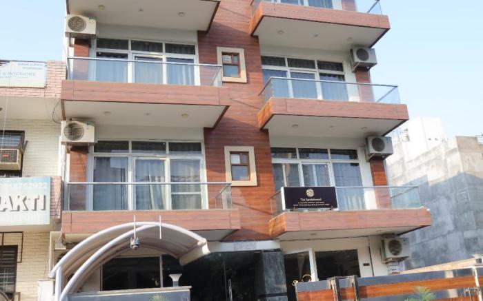 The Sandalwood Hotel - Near Medanta Medicity Gurgaon  