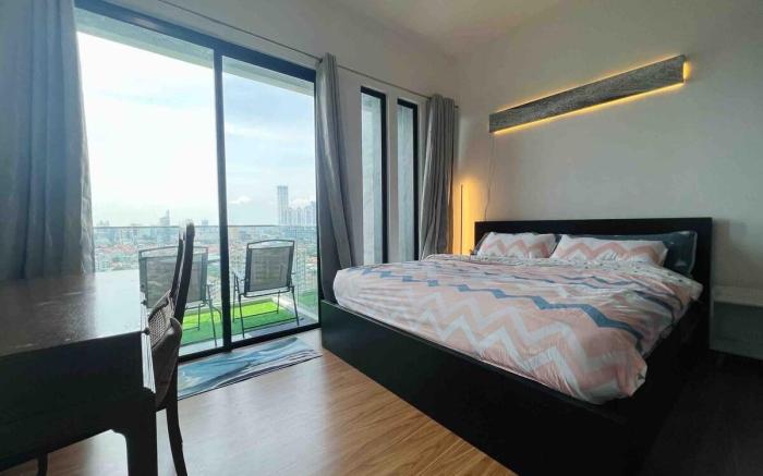Beacon Executive Suite Relax17 by Fantabulous Home