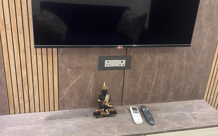 Three Bedrooms 3 Baths Lift Kitchn Parking Tapovan