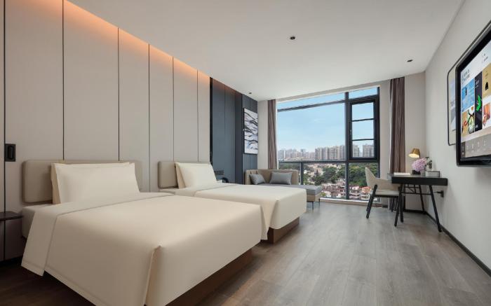 Atour Hotel Jiangmen Huayin Plaza