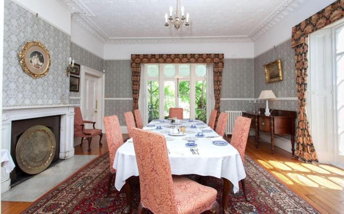Hollybank House