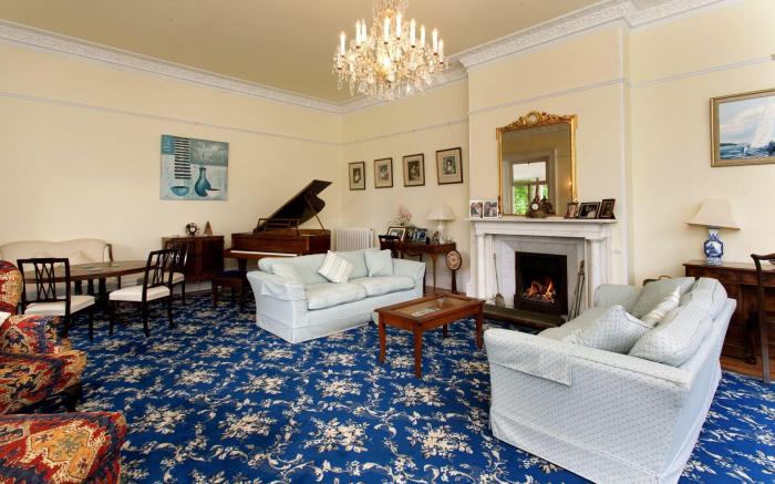 Hollybank House