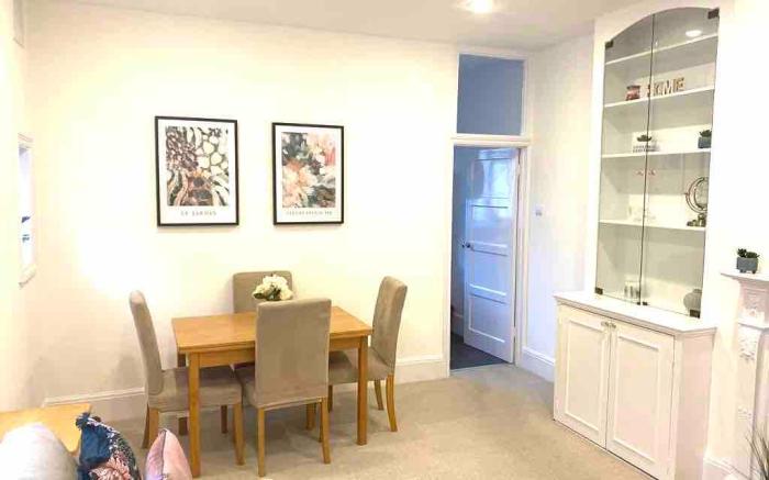 Wonderful 3BR Maisonette w/ Private Roof Terrace