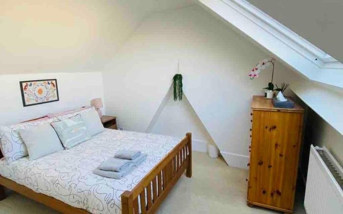 Wonderful 3BR Maisonette w/ Private Roof Terrace