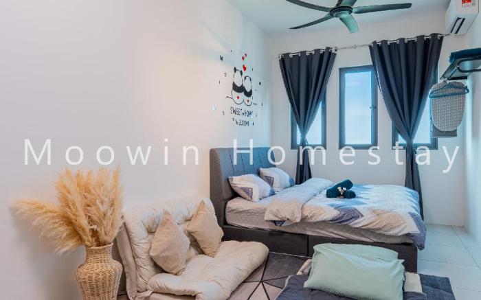 Comfy Studio Room by Moowin