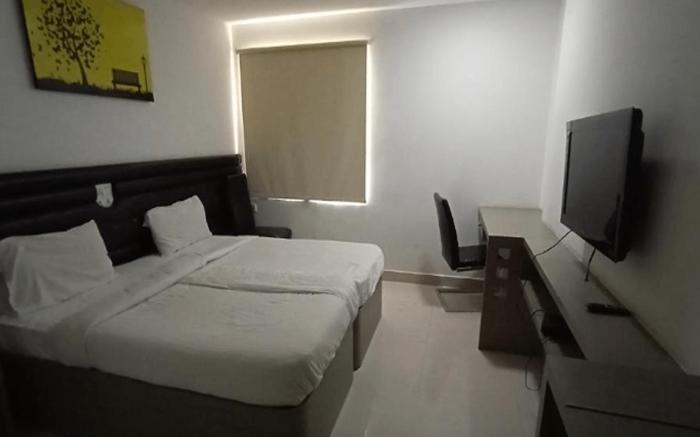 LA Riviera Suites