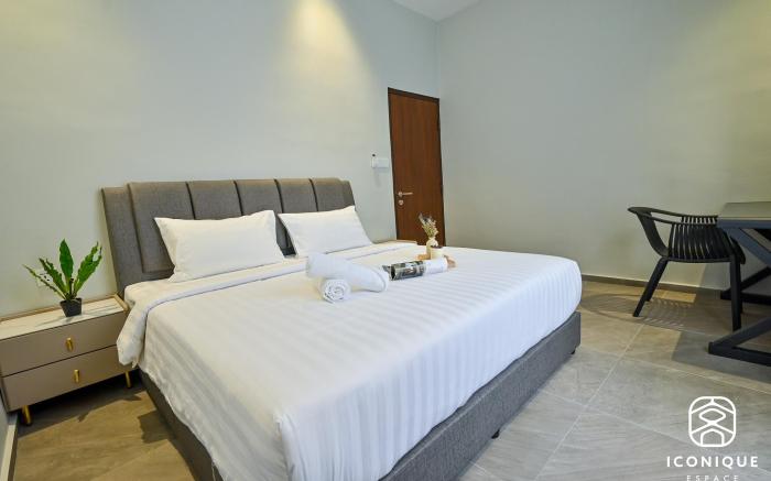 Teluk Cempedak |A8010 Villa w/Private Pool 19Pax