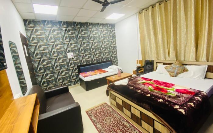 THE  KASHI PALACE INN