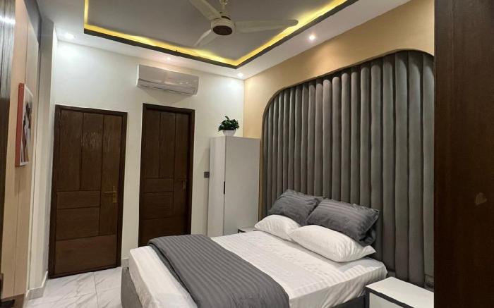 Traveler's Heaven 3BR APT DHA NISHAT PHASE 6