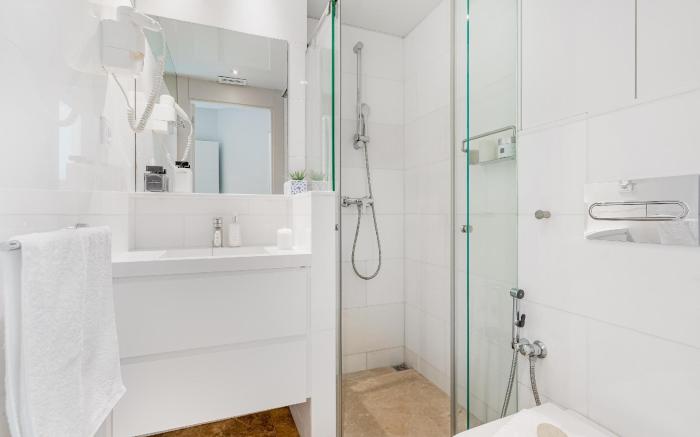 Beautiful suite on the beachfront 4