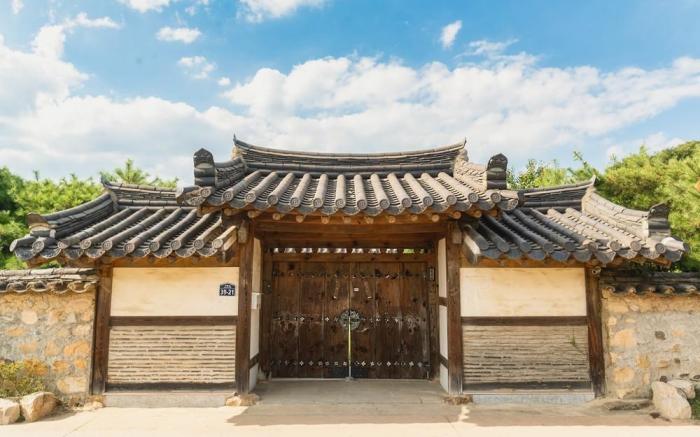 Gyeongju Stone Lantern Home Hanok Stay