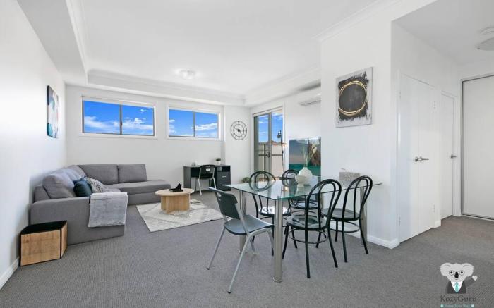 Wentworthville 2 Bed 1 Bath Apt Street Parking