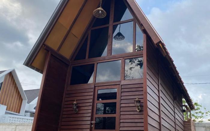 Tropical House and Mini Golf (Syariah)