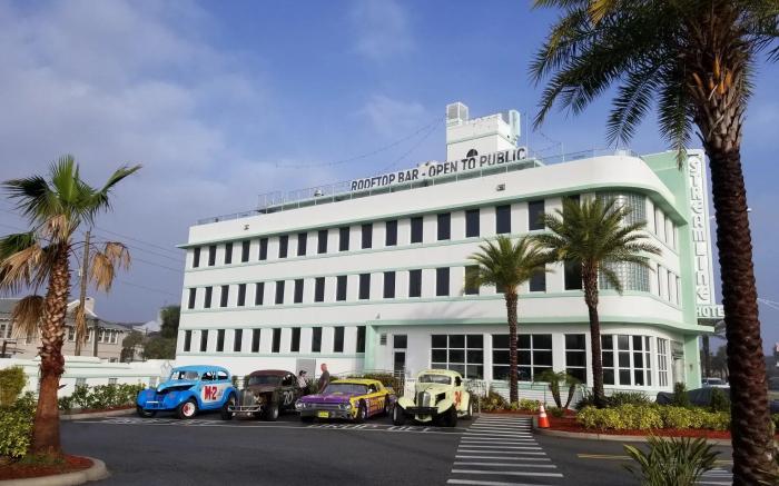Streamline Hotel