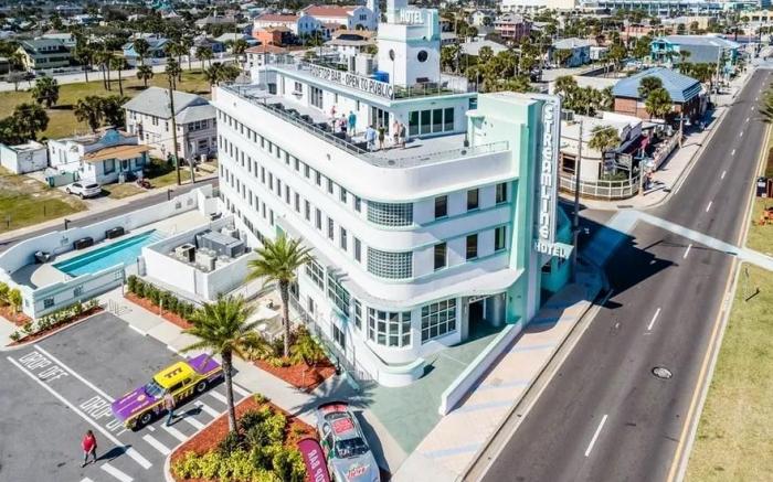 Streamline Hotel