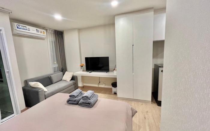 The East Ville Bangsaen Apartment