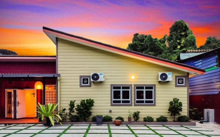 Hidden 4BR Cottage House Retreats (Free Parking)