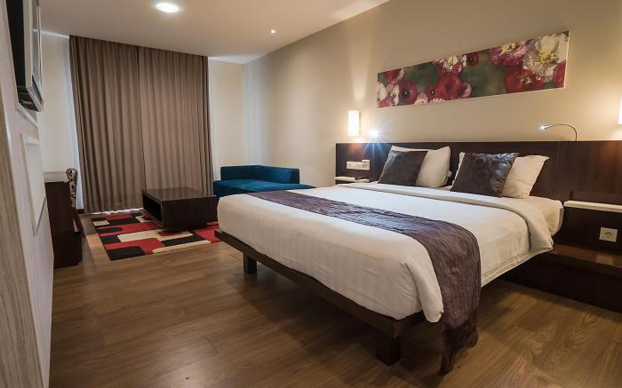 M - Regency Hotel