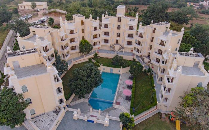 THE EVERST HILL RESORT 