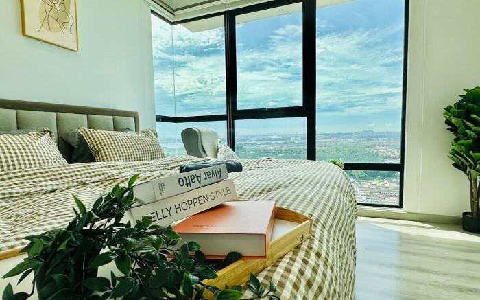 Mosaic Sky High 3BR: Level 32 Comfort with Bathtub