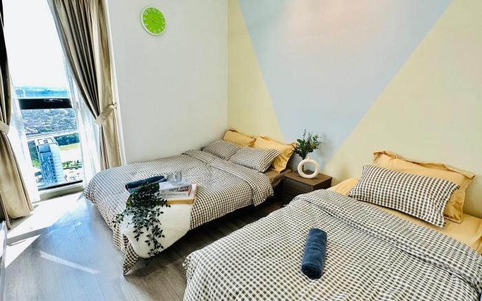 Mosaic Sky High 3BR: Level 32 Comfort with Bathtub
