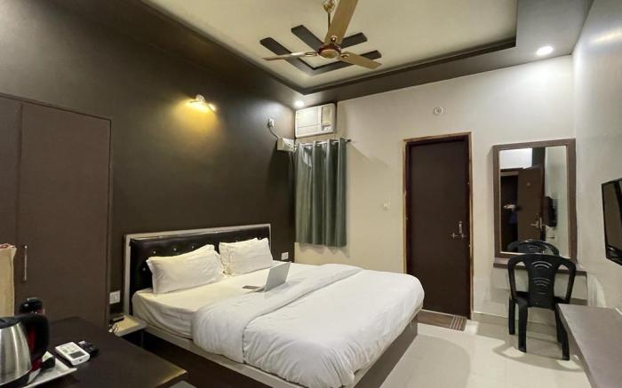 The White Canyon Hotel