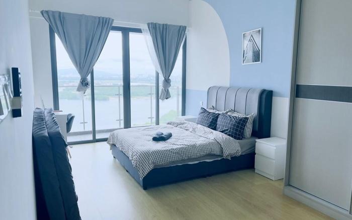Oceanfront Elegance @Royal Strand Danga  6-11pax