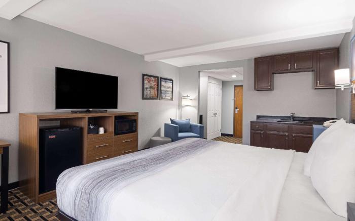 AmericInn by Wyndham Woodstock IL