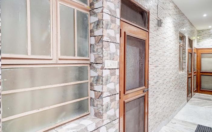 Hotel O PYRENEES HOME STAY Fatehadbad metro station