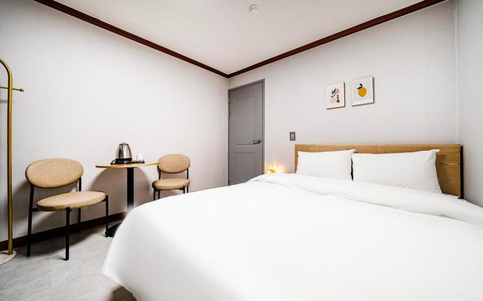 Jinju Gangnam 987 Hotel