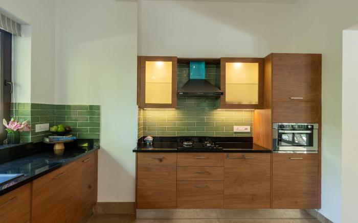 ELIVAAS 4 BHK with Pvt Pool & Entertainment Room - Indah