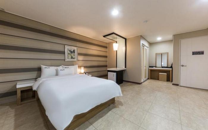 Jeonju Geumamdong Hotel White