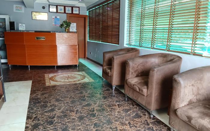 B's Hive Hotel and Suites