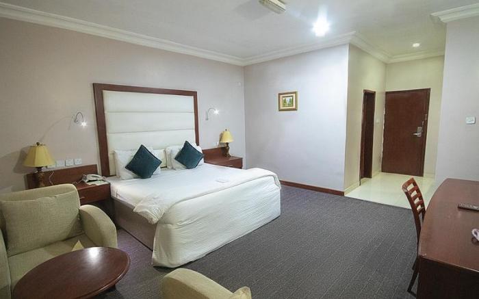 Denis Hotel