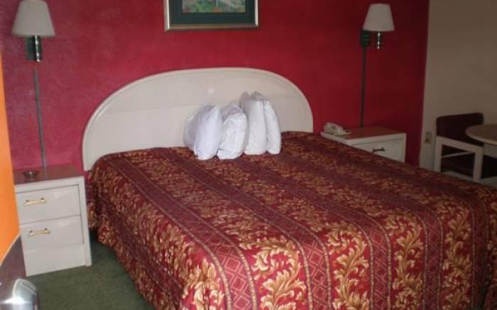 Knights Inn - Saint George SC