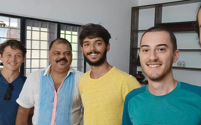 Tess Holistay  Deluxe Room no 6 with balcony