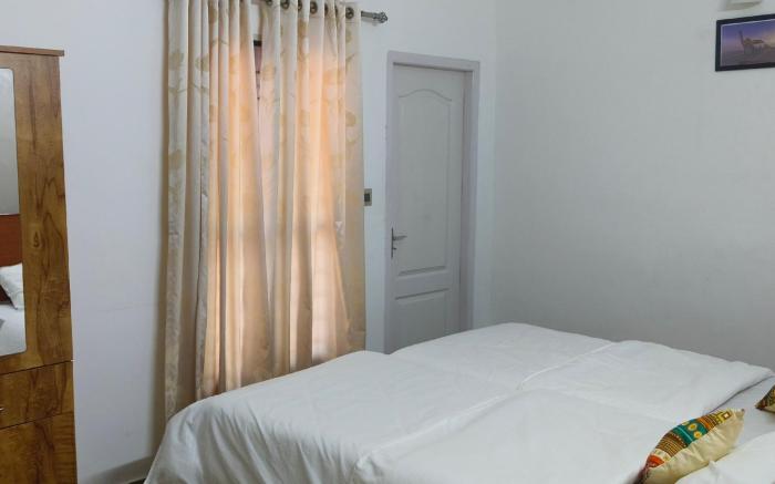 Tess Holistay Deluxe Room No 10 with balcony